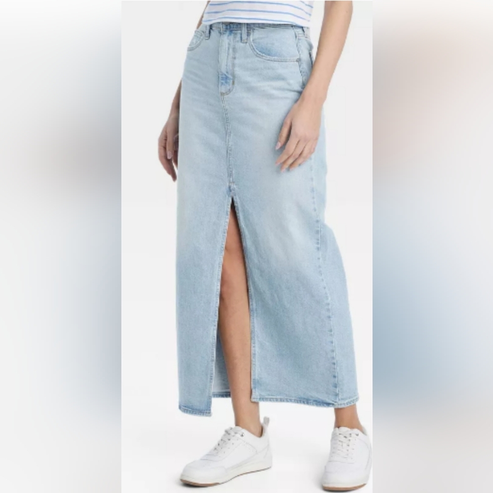 Universal Thread Light Blue Denim Jeans